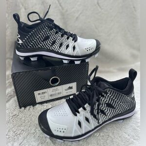 NWT Boomba cleats Big kids size 5